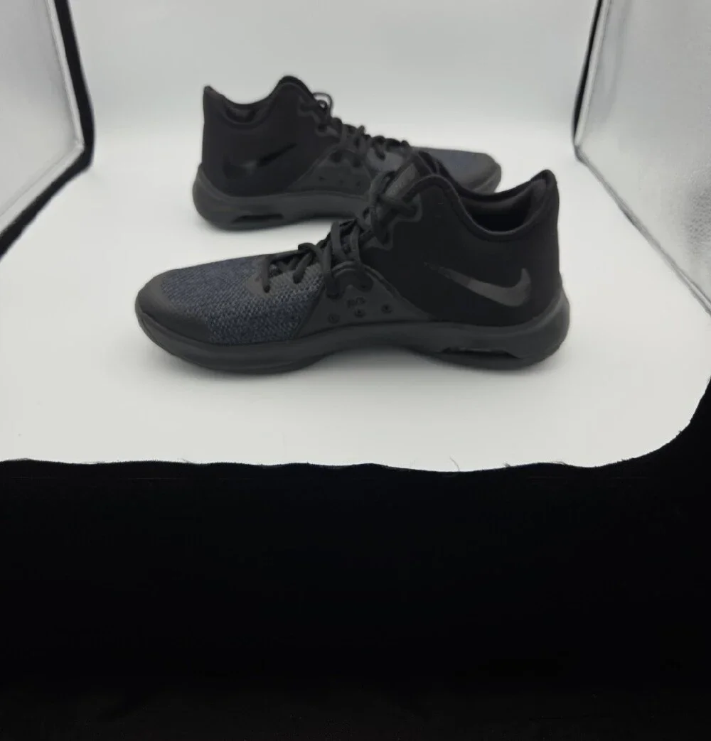 Nike Men's Black and Charcoal/Green Low-Top Basketball Sneakers Size 9.5